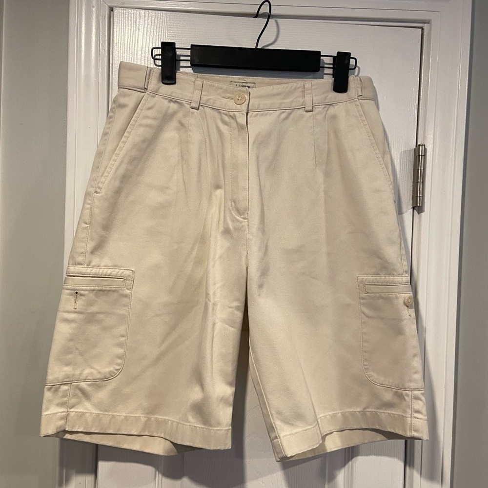 L.L. Bean Size 8 Original Fit Comfort Waist Hi Rise Cotton Khaki Cargo Shorts